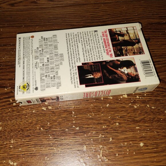 Disclosure (VHS, 1994) Michael Douglas Demi Moore - Picture 5 of 6